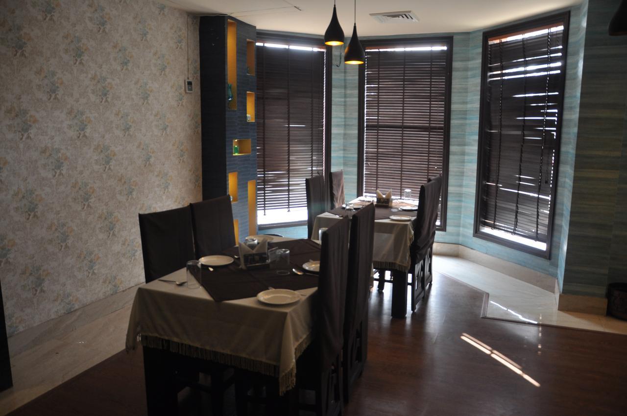 Hotel Krishna Mahal Thānesar Extérieur photo